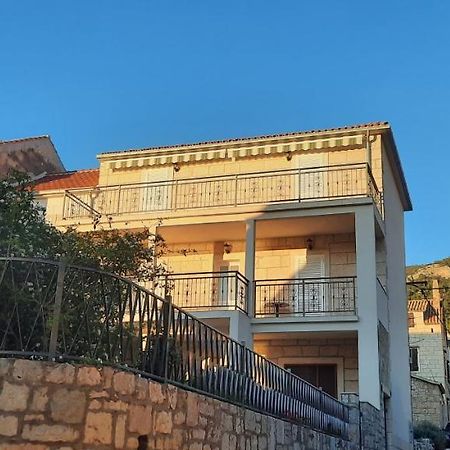 Apartments Villa Beba コミジャ エクステリア 写真