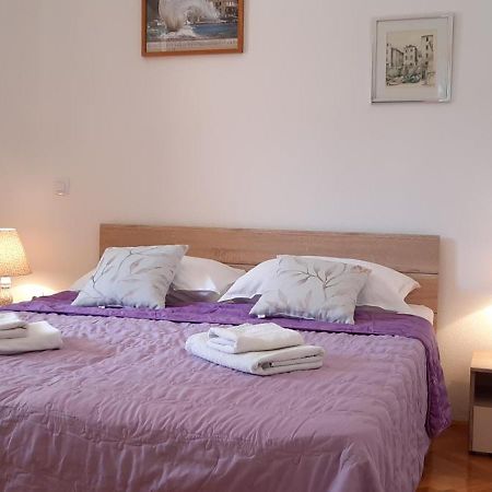 Apartments Villa Beba コミジャ エクステリア 写真