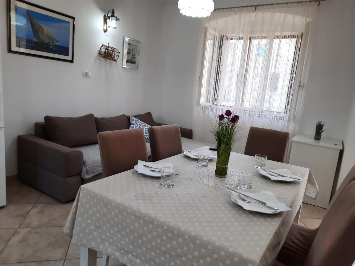 Apartments Villa Beba コミジャ エクステリア 写真