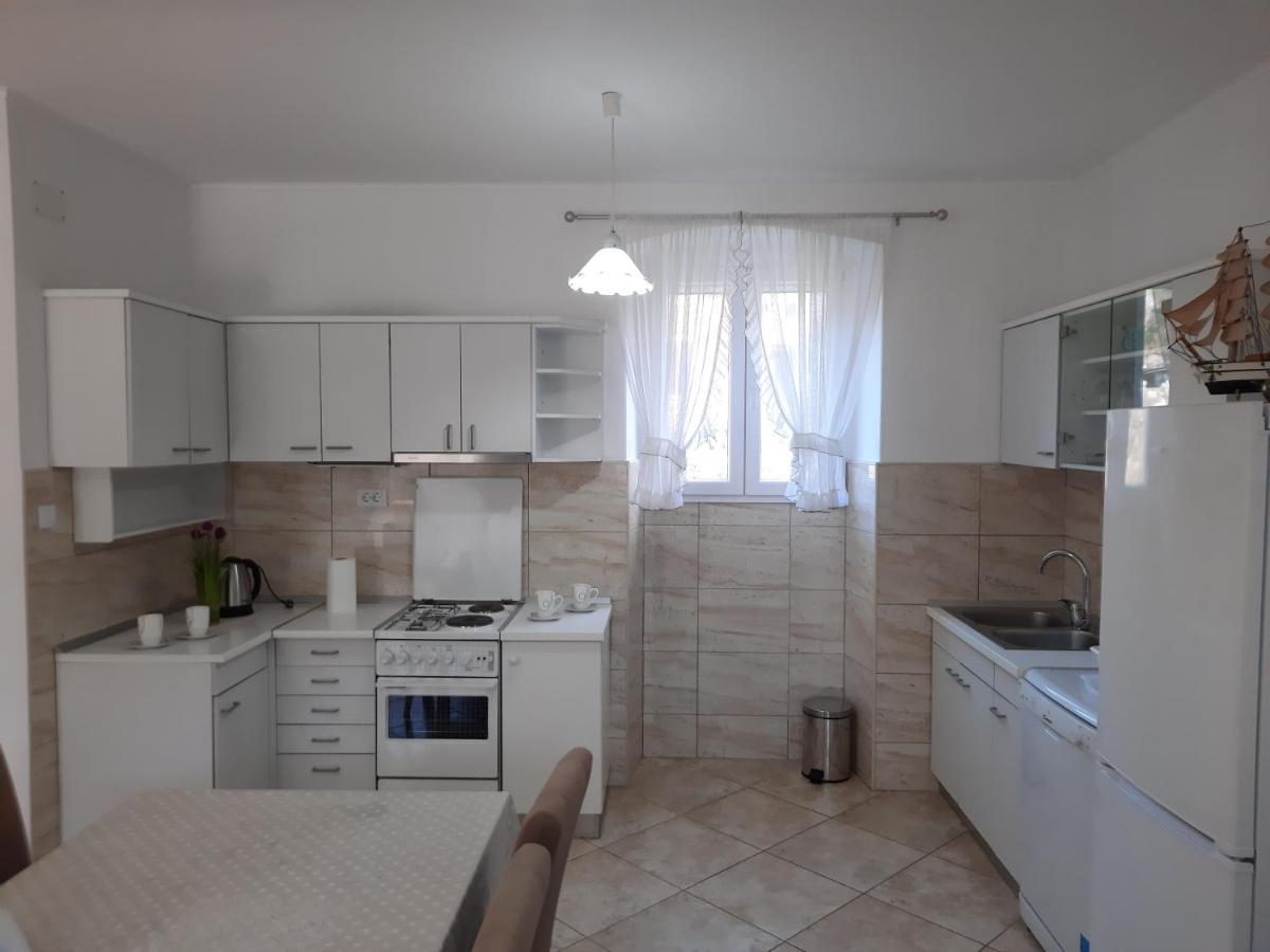Apartments Villa Beba コミジャ エクステリア 写真