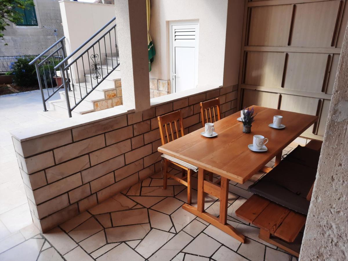 Apartments Villa Beba コミジャ エクステリア 写真