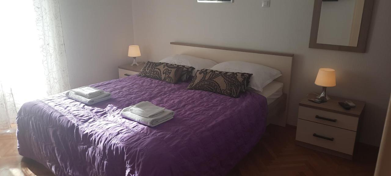 Apartments Villa Beba コミジャ エクステリア 写真