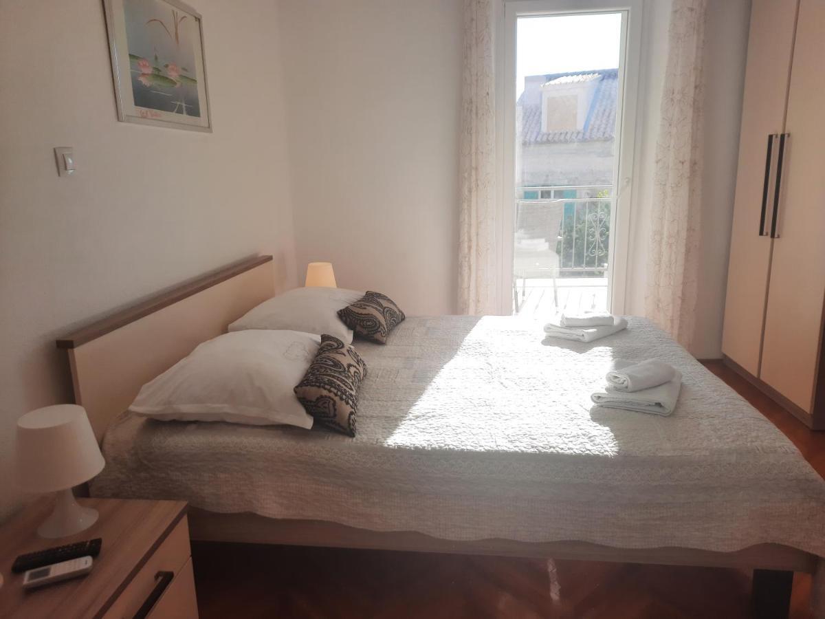 Apartments Villa Beba コミジャ エクステリア 写真