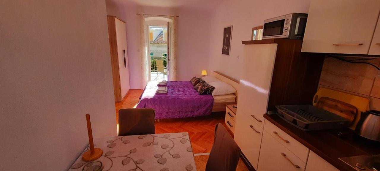 Apartments Villa Beba コミジャ エクステリア 写真