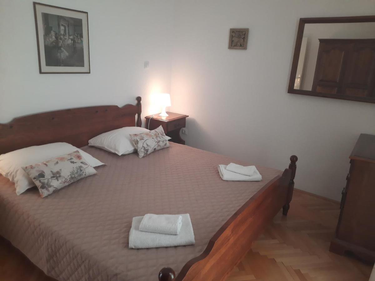Apartments Villa Beba コミジャ エクステリア 写真