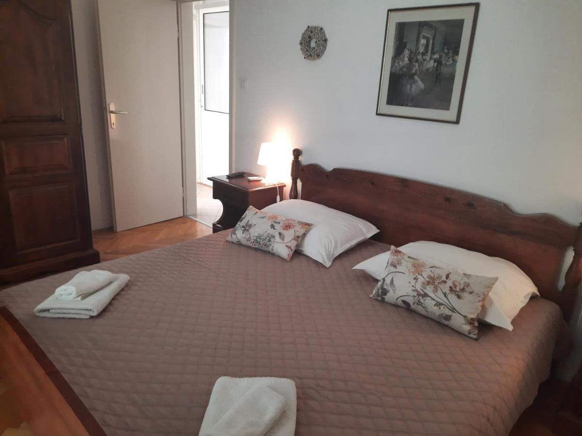 Apartments Villa Beba コミジャ エクステリア 写真