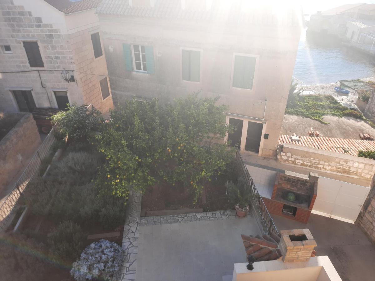 Apartments Villa Beba コミジャ エクステリア 写真