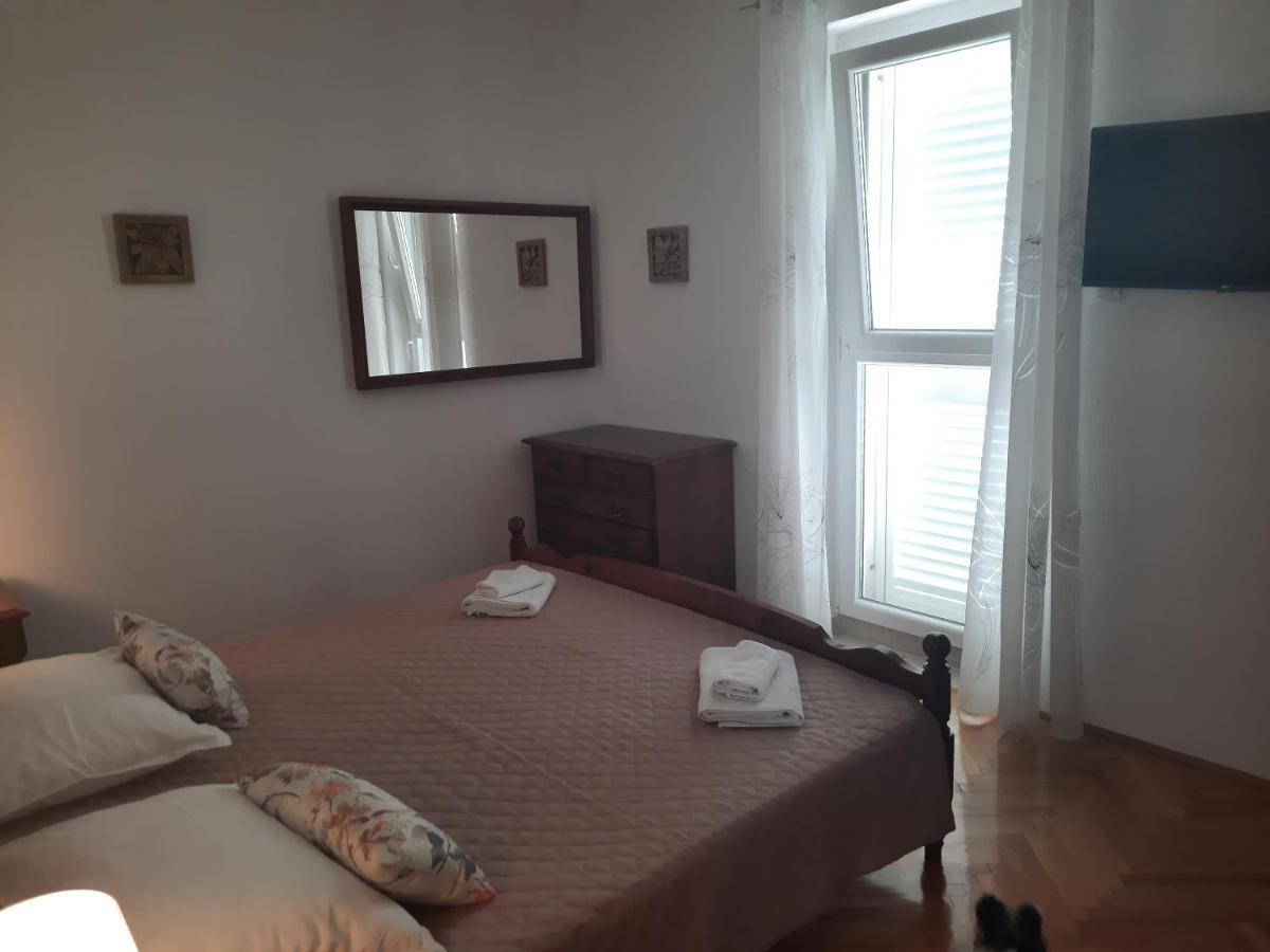 Apartments Villa Beba コミジャ エクステリア 写真