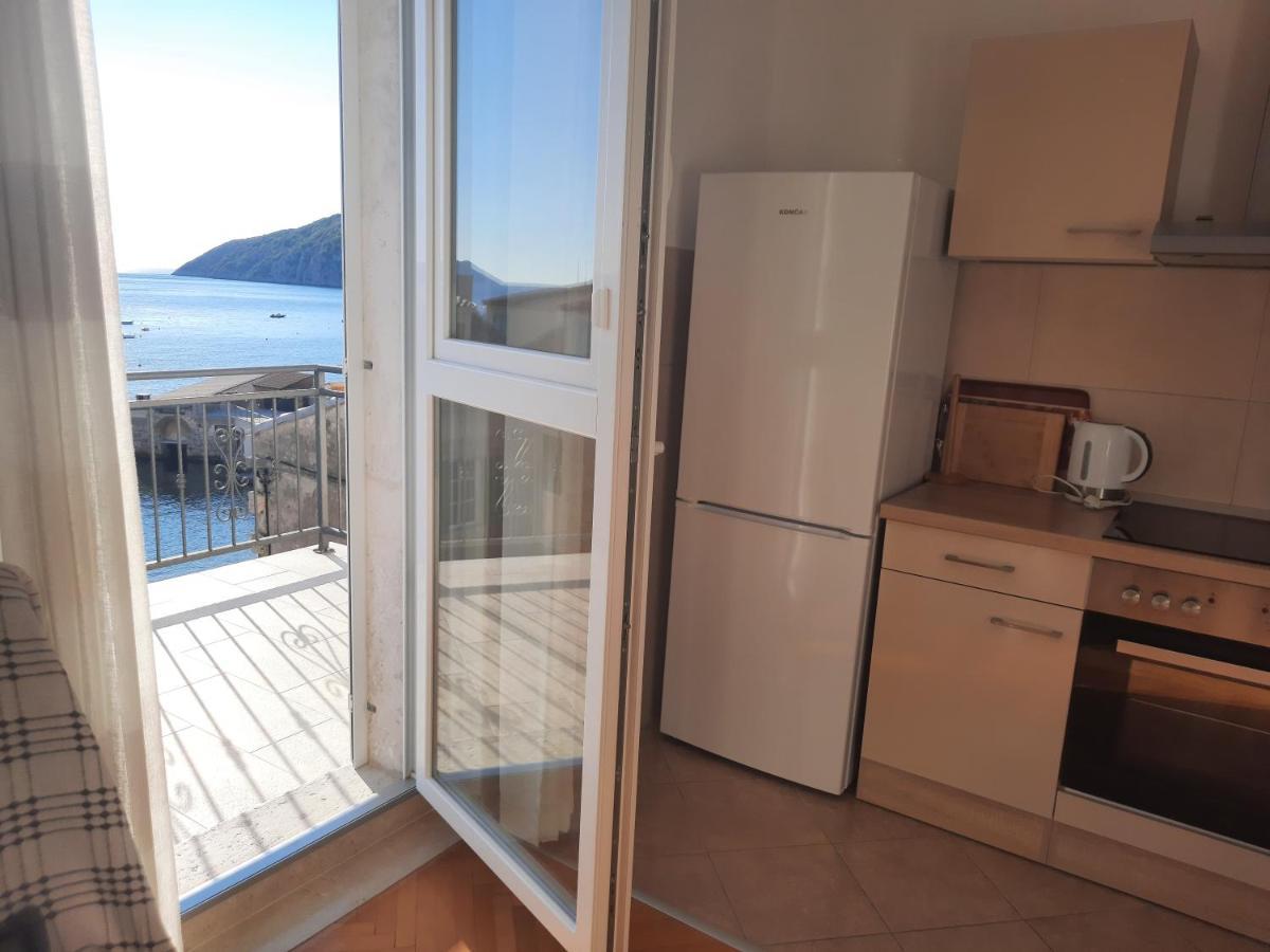 Apartments Villa Beba コミジャ エクステリア 写真
