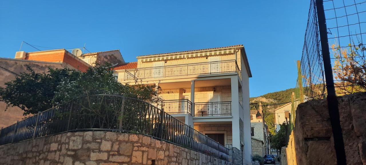 Apartments Villa Beba コミジャ エクステリア 写真