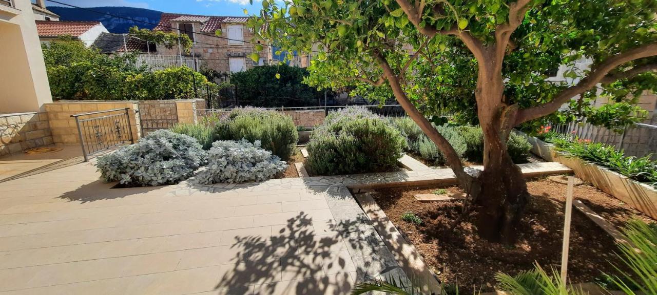 Apartments Villa Beba コミジャ エクステリア 写真