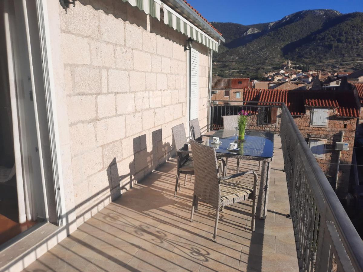 Apartments Villa Beba コミジャ エクステリア 写真