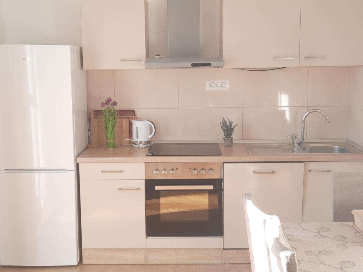 Apartments Villa Beba コミジャ エクステリア 写真