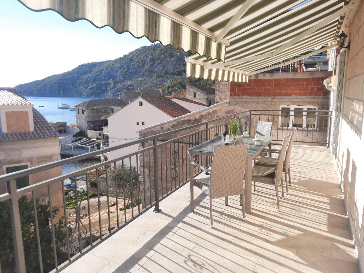 Apartments Villa Beba コミジャ エクステリア 写真