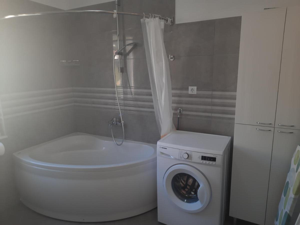 Apartments Villa Beba コミジャ エクステリア 写真