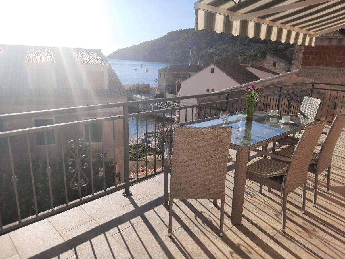 Apartments Villa Beba コミジャ エクステリア 写真