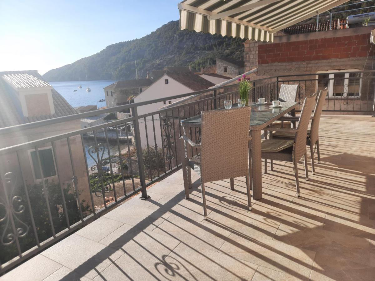 Apartments Villa Beba コミジャ エクステリア 写真