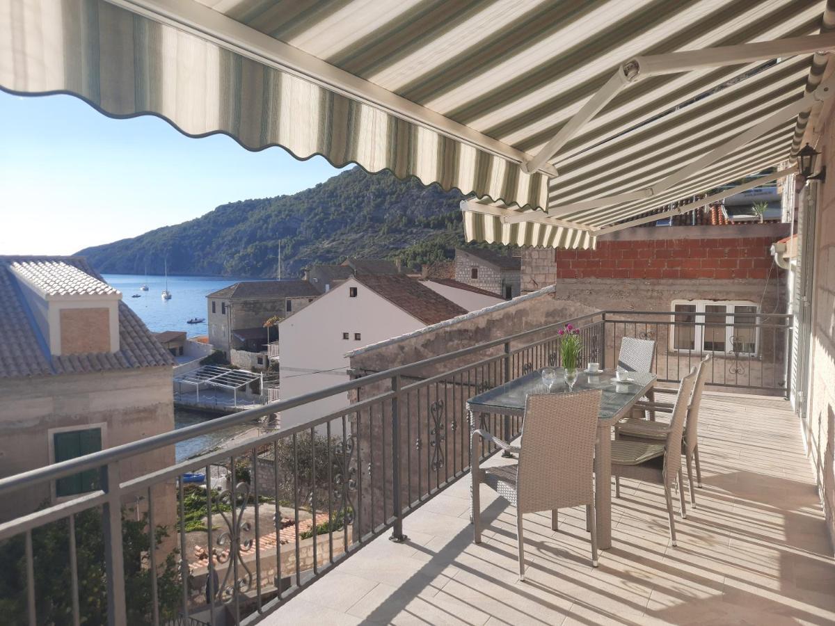 Apartments Villa Beba コミジャ エクステリア 写真