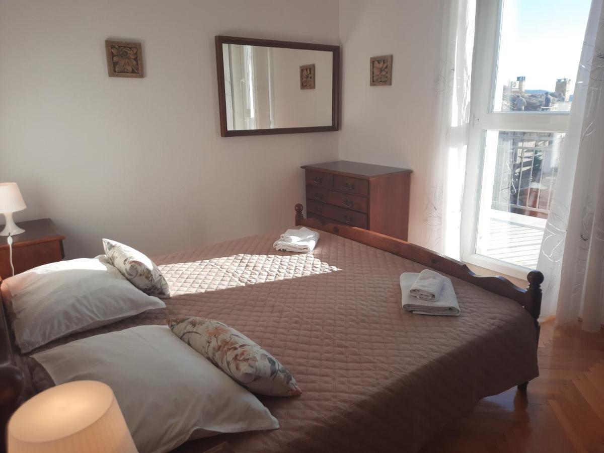 Apartments Villa Beba コミジャ エクステリア 写真