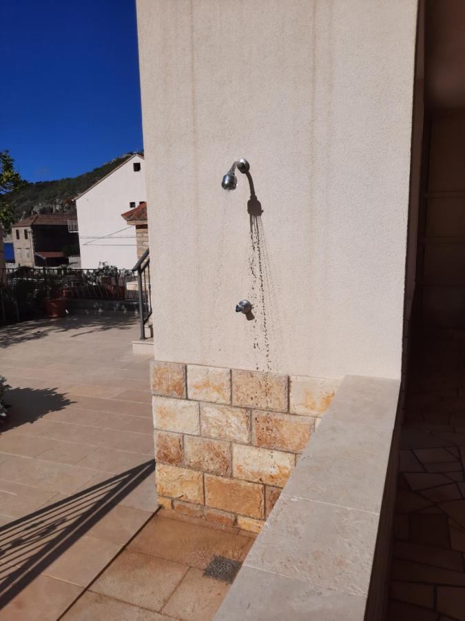 Apartments Villa Beba コミジャ エクステリア 写真