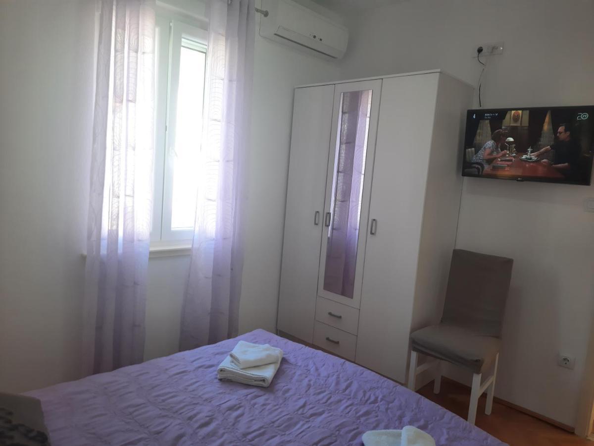 Apartments Villa Beba コミジャ エクステリア 写真